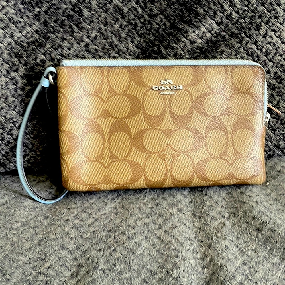 Coach Clutch-mint condition